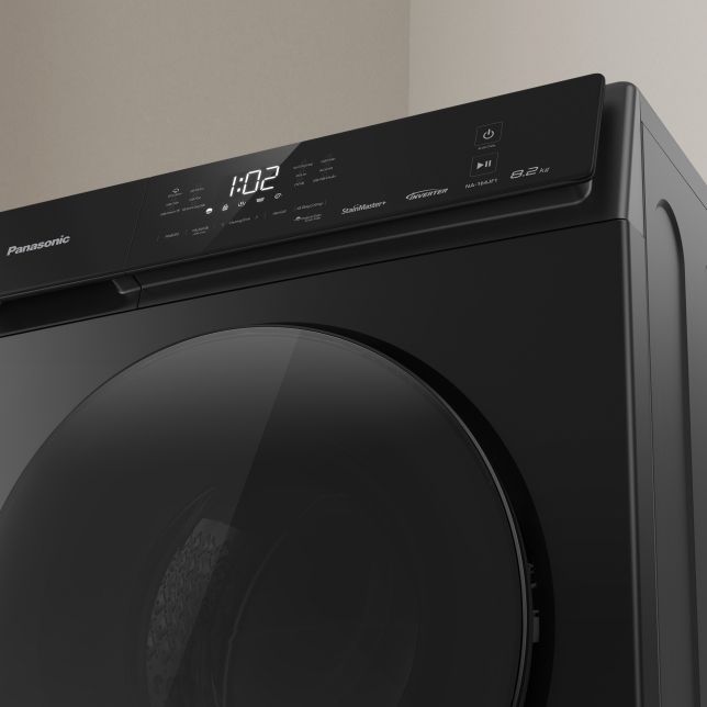 Bảng điều khiển cảm ứng tinh tế được thiết kế nổi với màn hình LED màu hổ phách